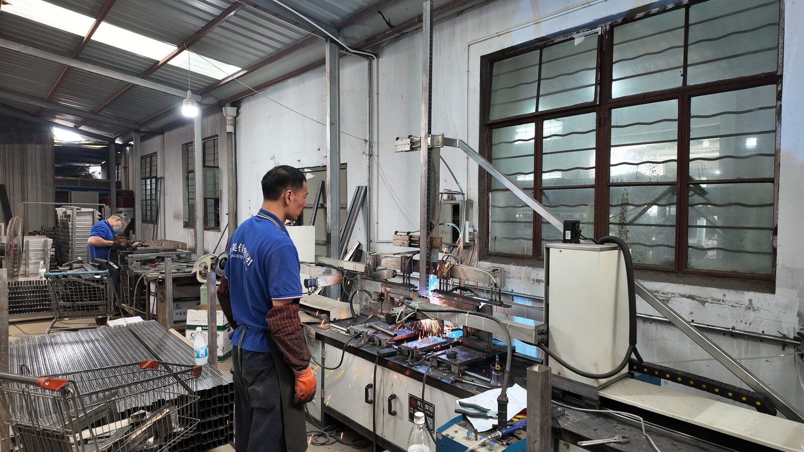 Laser upright welding machine